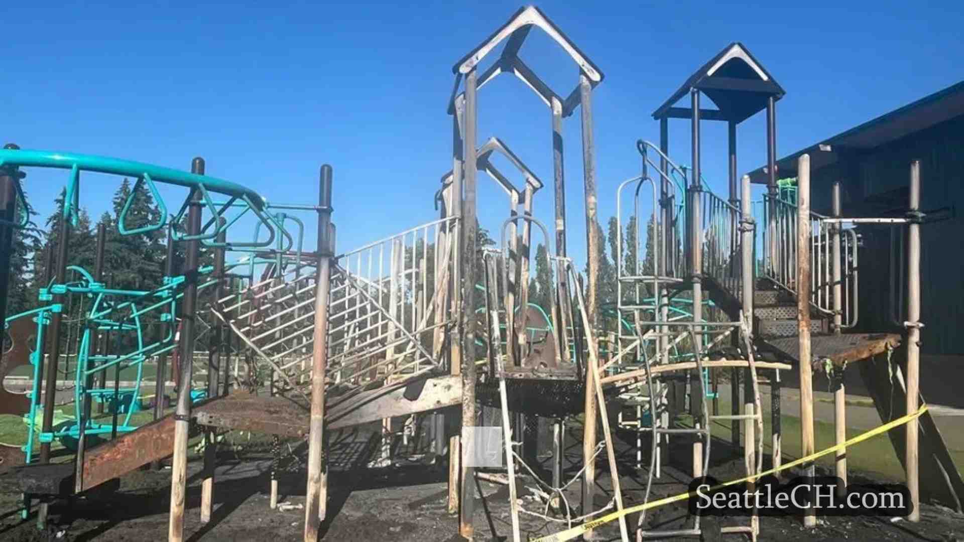 贝尔维尤小学操场连续两年被烧毁，警方怀疑是纵火案