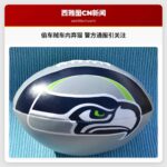 偷车贼车内弃猫 警方通报引关注